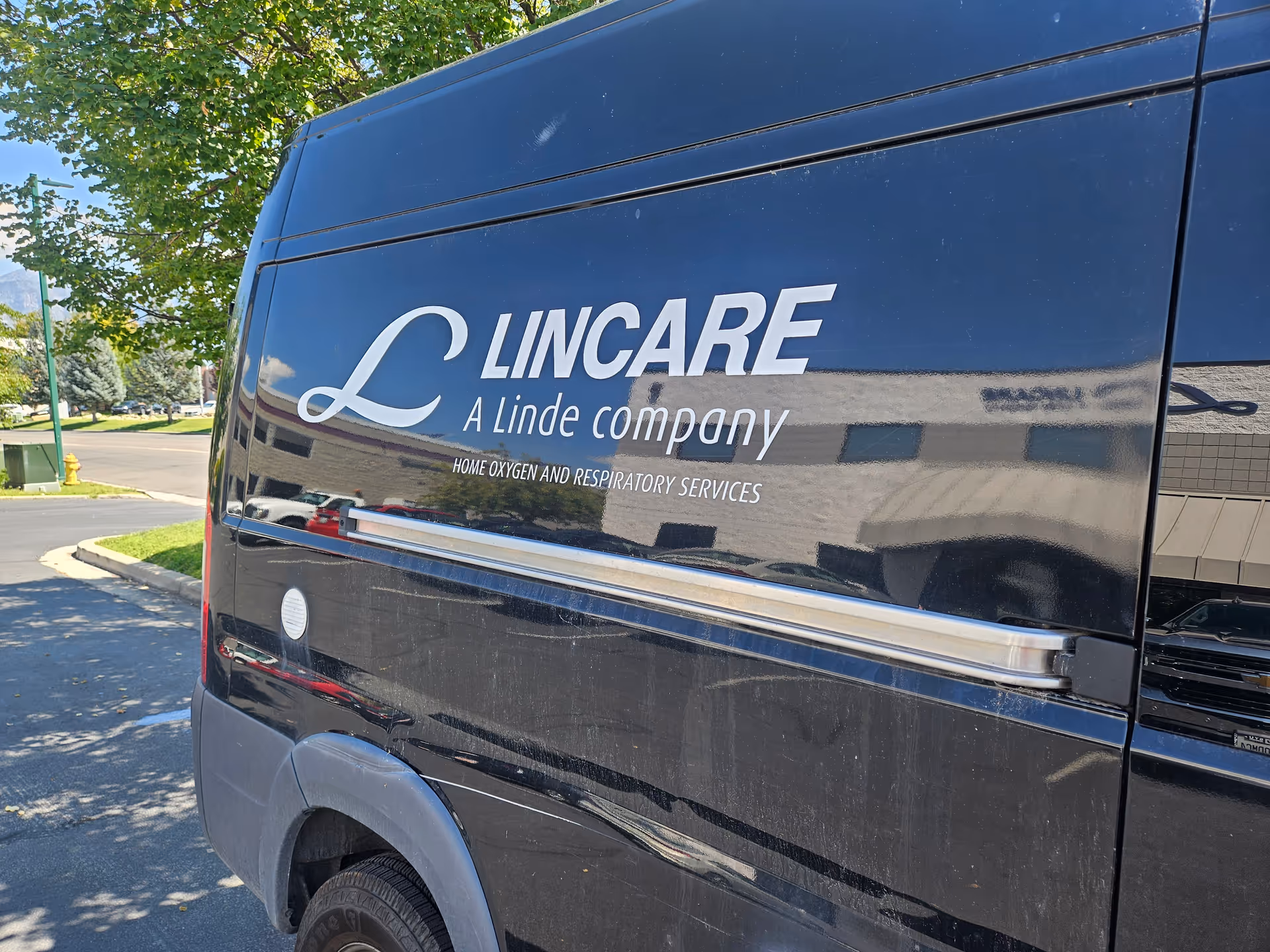 Close-up of a LINCARE van with logo and 'Home Oxygen and Respiratory Services' text.