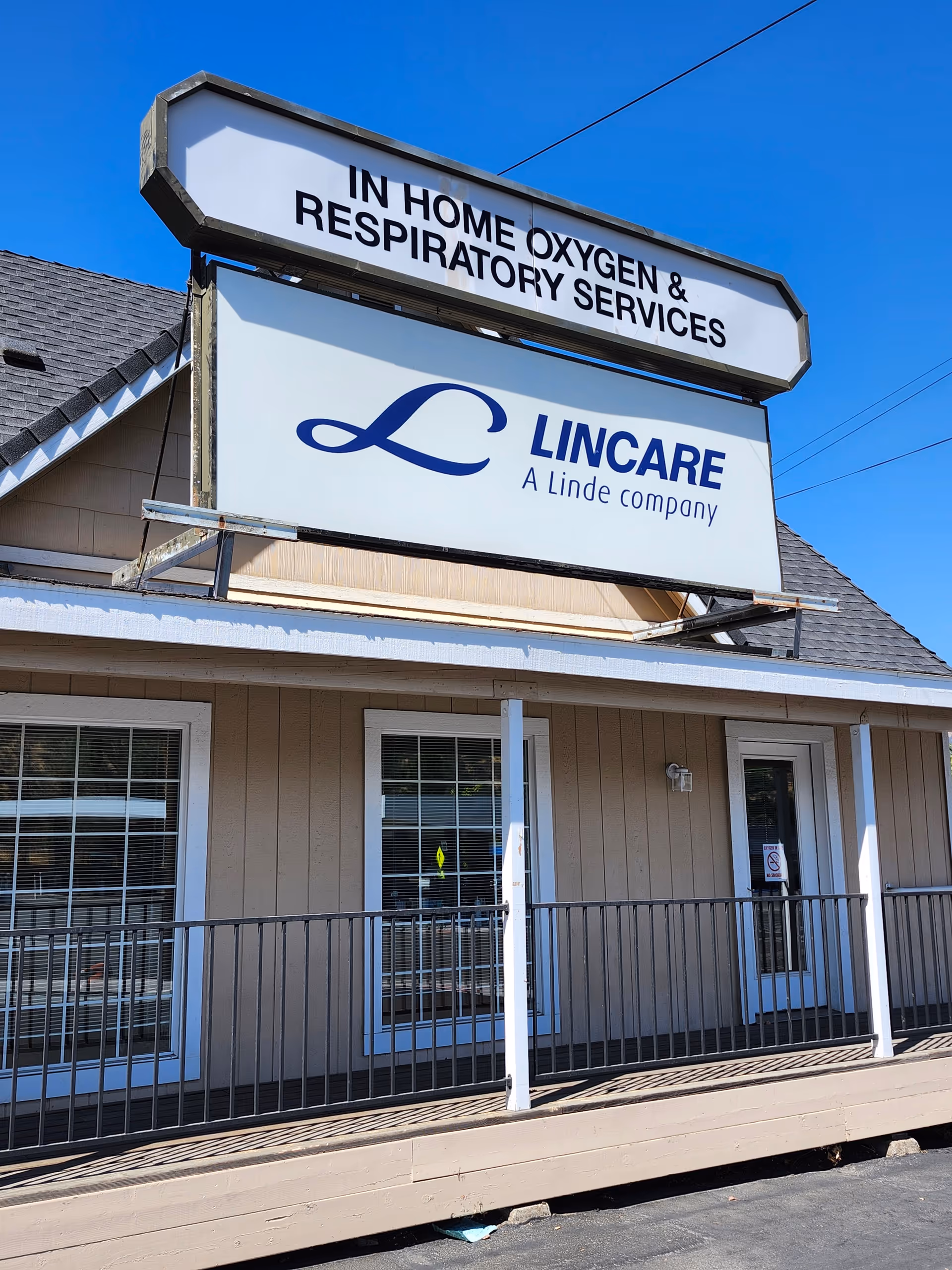 Exterior view of a Lincare facility with a large In Home Oxygen sign