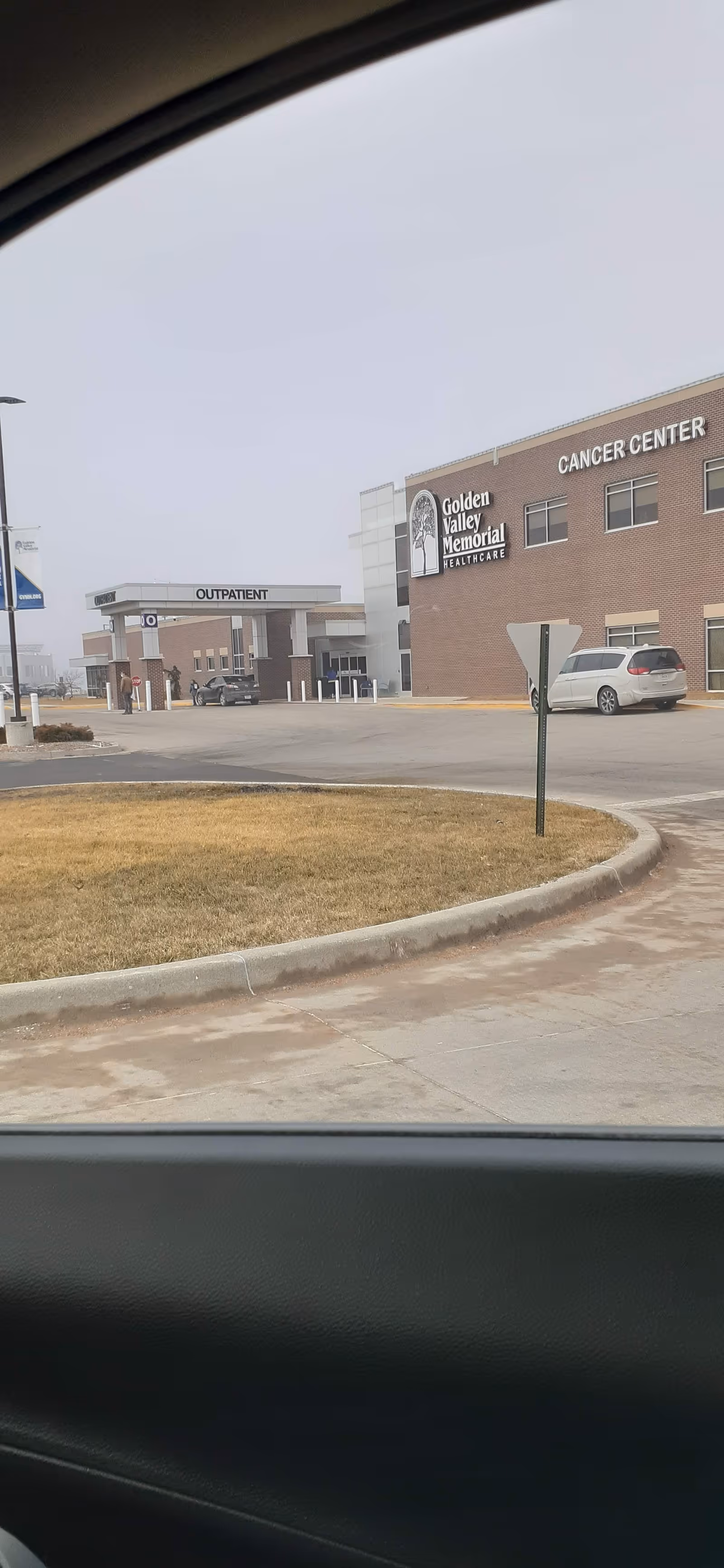 Exterior view of Golden Valley Memorial Healthcare Cancer Center building with outpatient entrance.