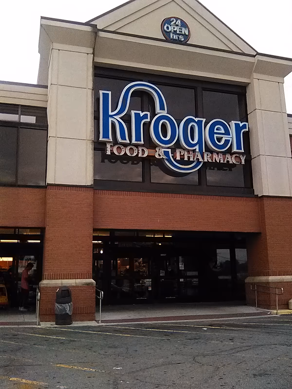 Front facade of Kroger Food and Pharmacy storefront with a large blue sign.