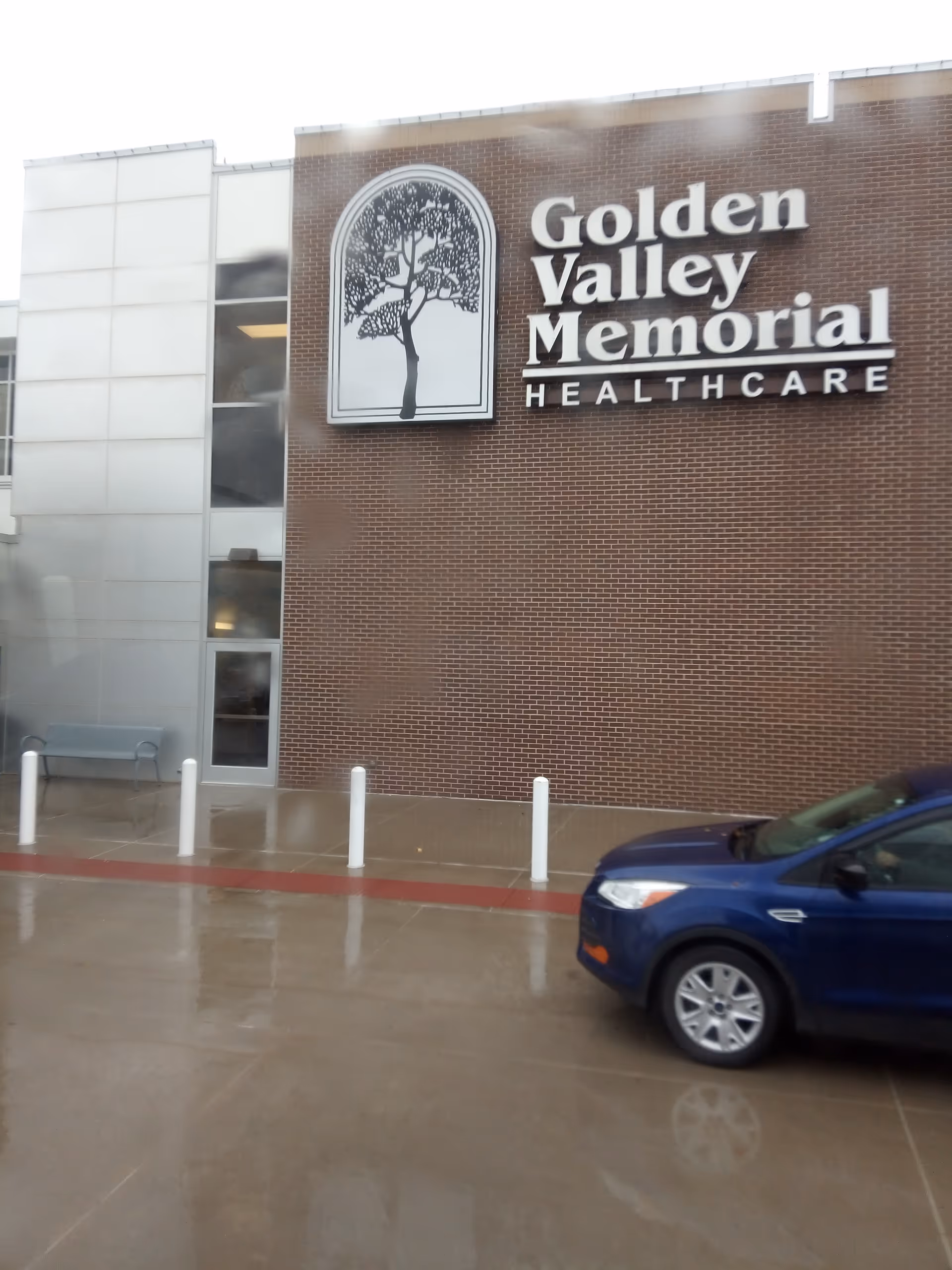 Exterior view of Golden Valley Memorial Healthcare with a blue car parked in front.