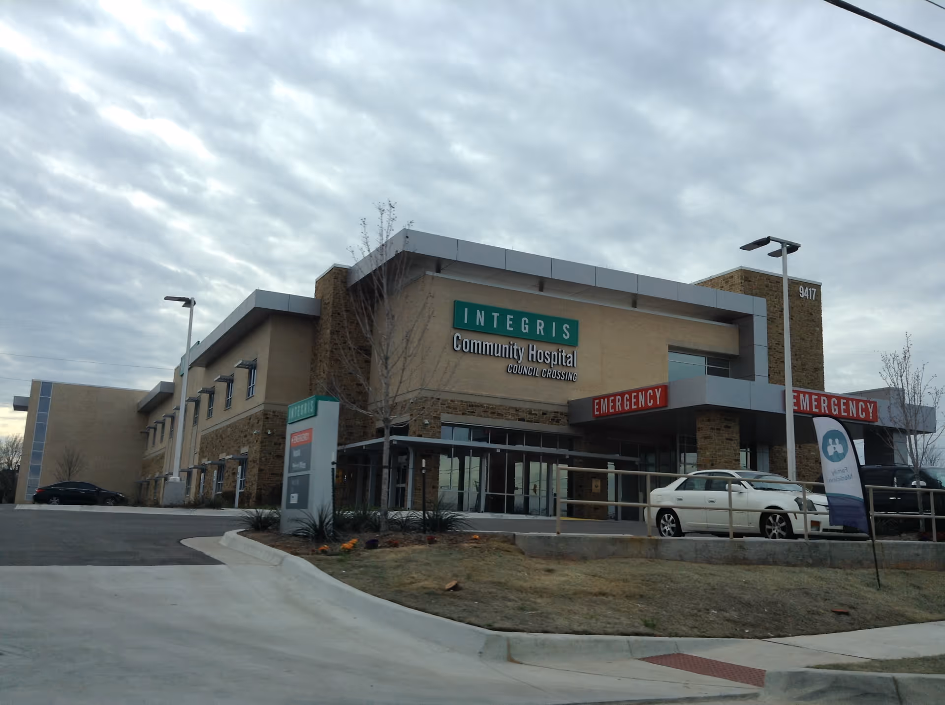 Exterior view of INTEGRIS Health Community Hospital Council Crossing, with emergency entrances.