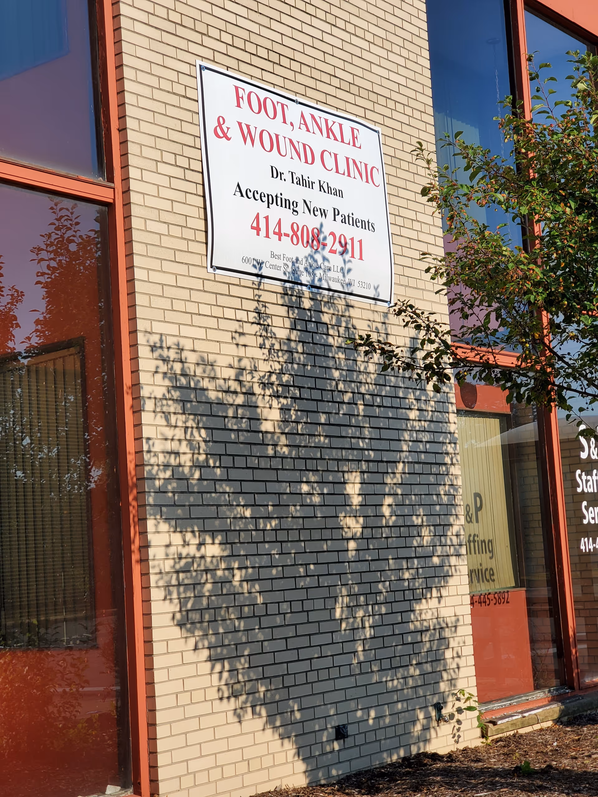 Exterior brick building with a Foot Ankle and Wound Clinic sign and windows