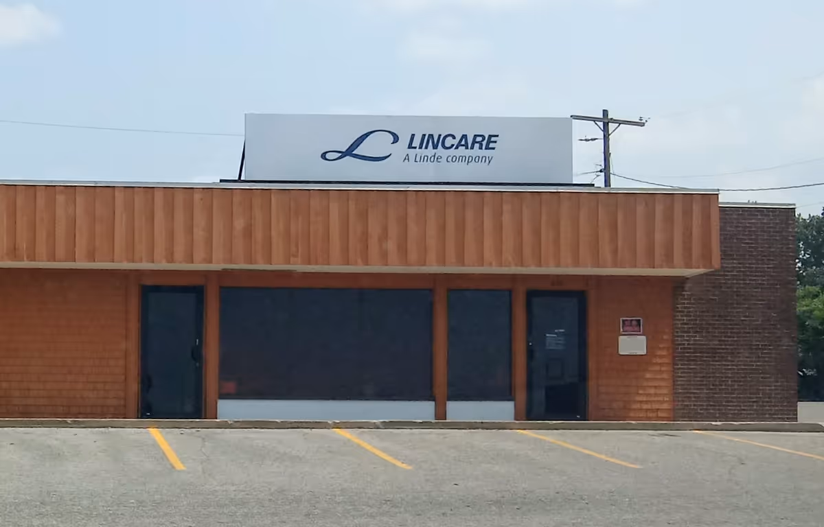 Brick exterior of a Lincare facility with a large sign on top.