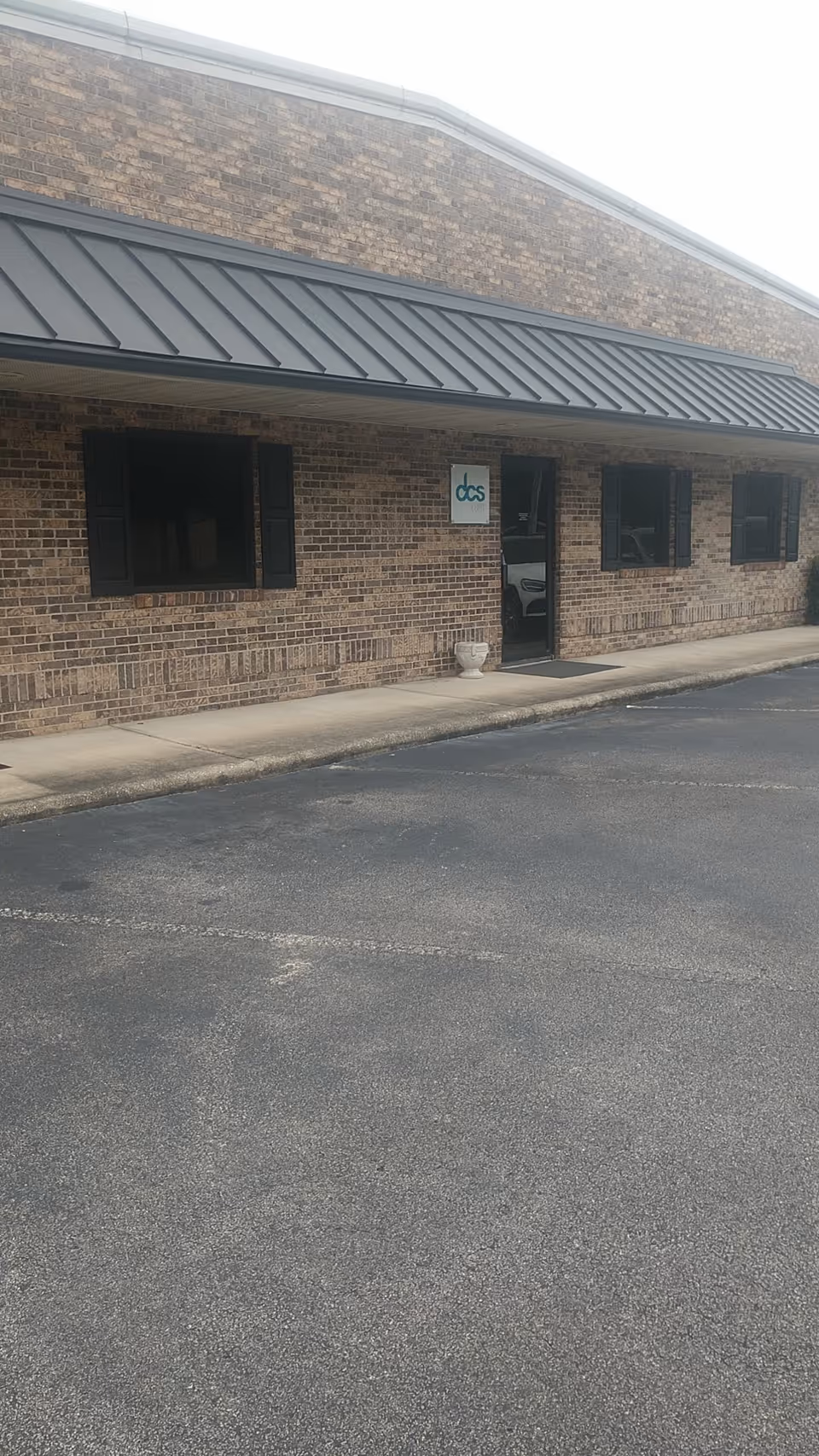Exterior of LINCARE senior living facility with brick walls and a covered entrance.
